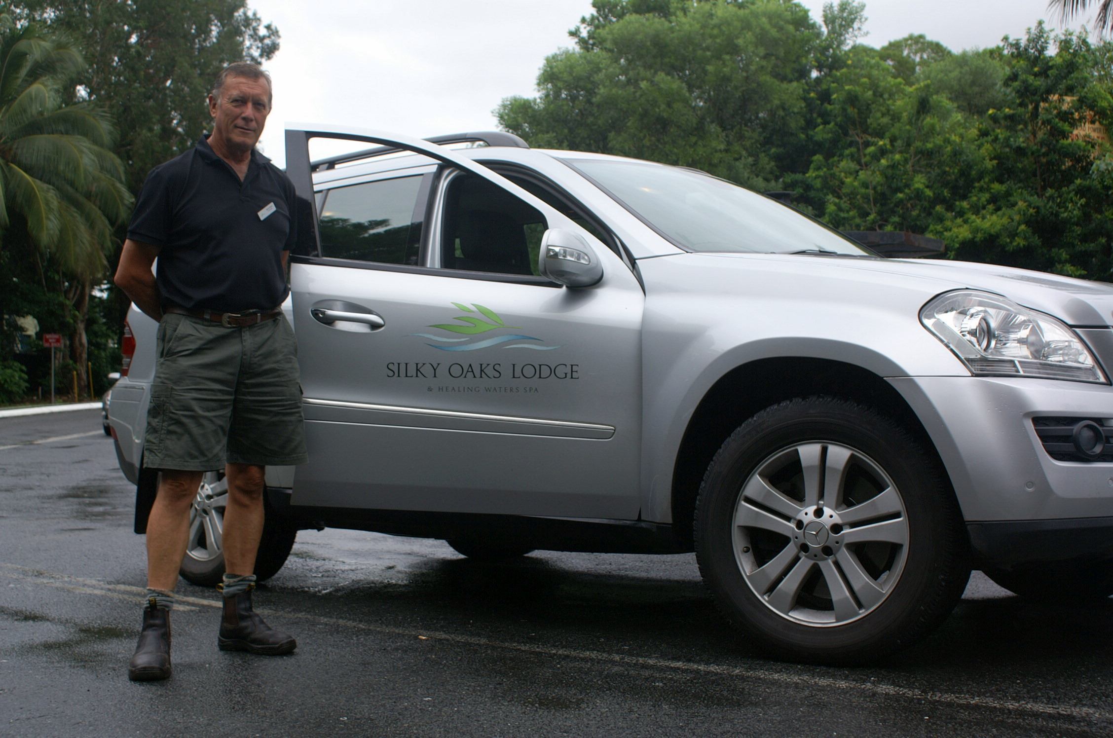 Tour Guide Norm Evans and Silky Oaks Lodge 4x4 Mercedes
