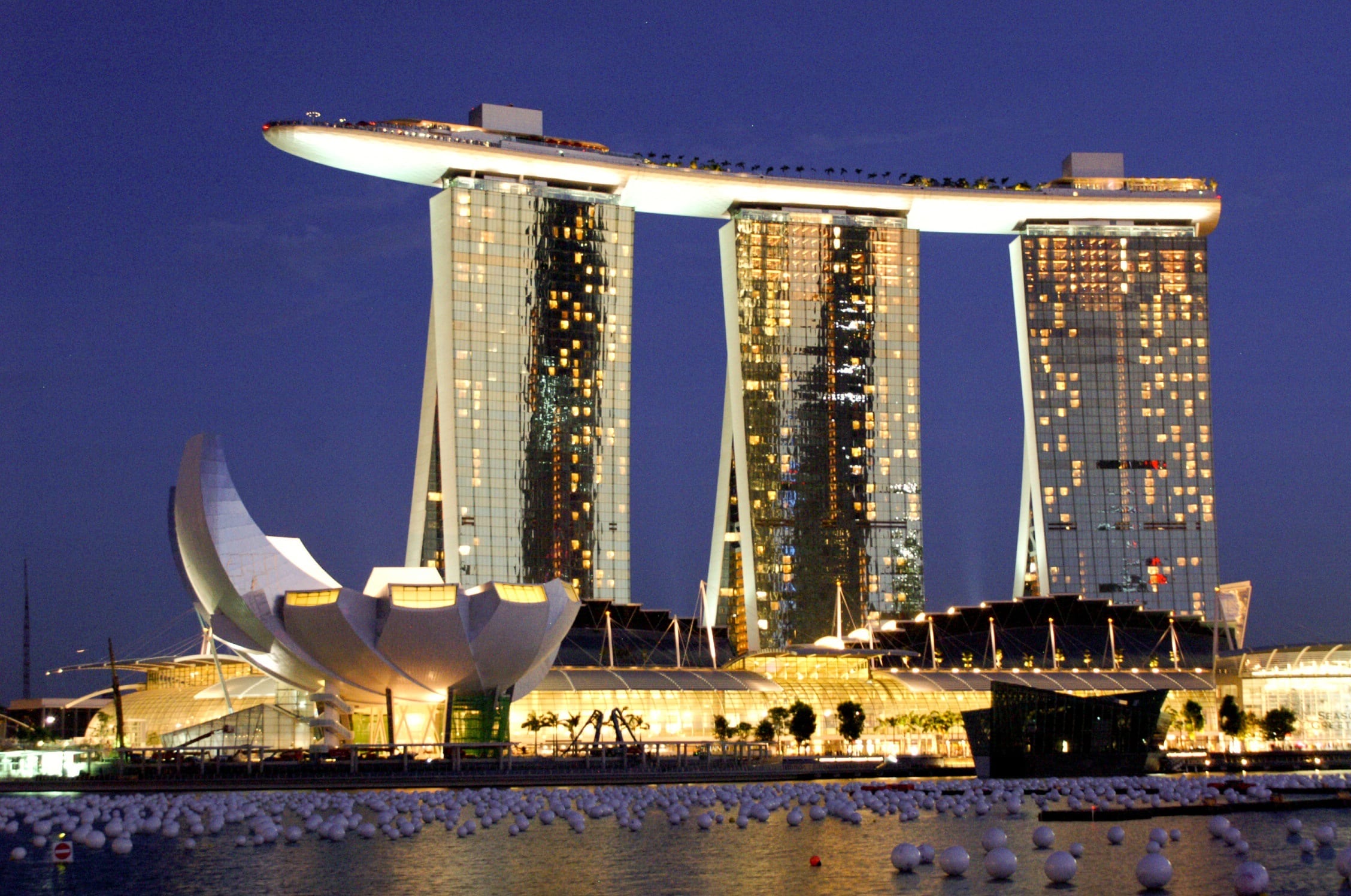 Самый дорогой город для жизни. Отель Marina Bay Sands.