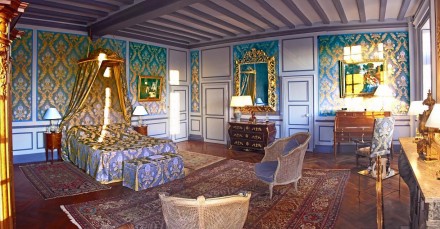 ame: blue-ensuite-guest-room-chateau-barre-hotel-vanssay-loire-france