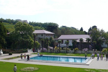 Pool in Yalta's Nikitskiy botanical garden