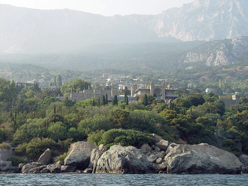 Seaside view of Yalta's Vorontsovsky Palace