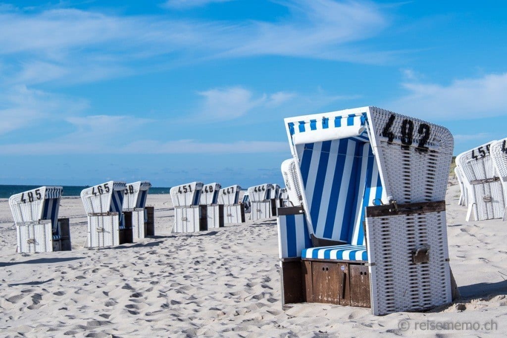 Longing for Sylt – Wicker beach chairs by the sea 8 | travel memo