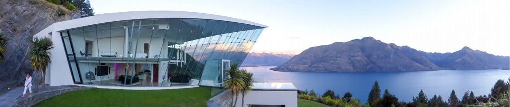 Jagged Edge Luxe House in New Zealand (Review)