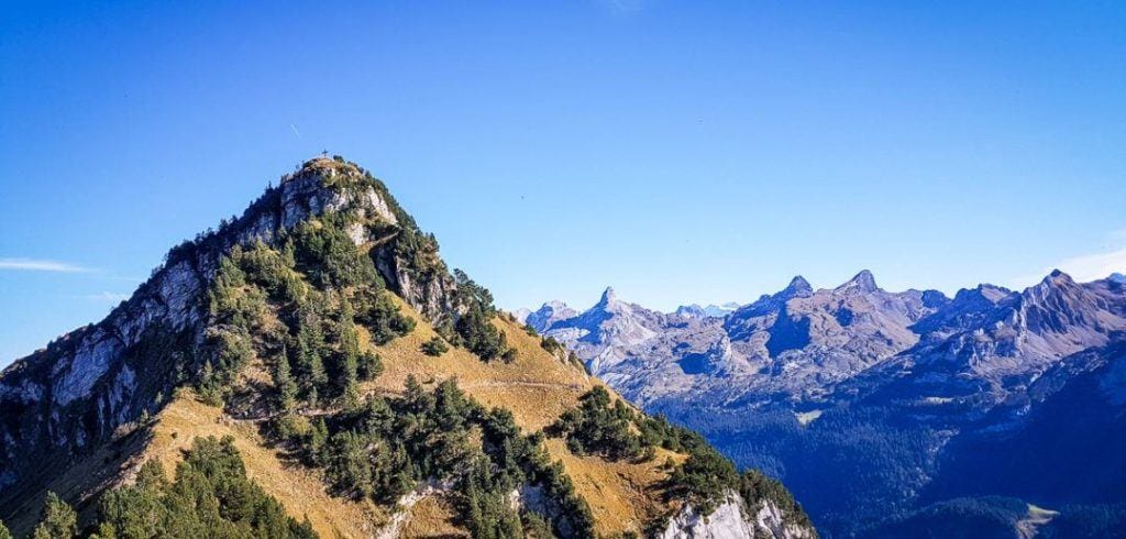 Ridge hiking - single file, from Klingenstock to the Fronalpstock 1 | travel memo