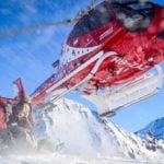 Abflug des Helikopters über den Köpfen von Katja und Nicole Hunziker