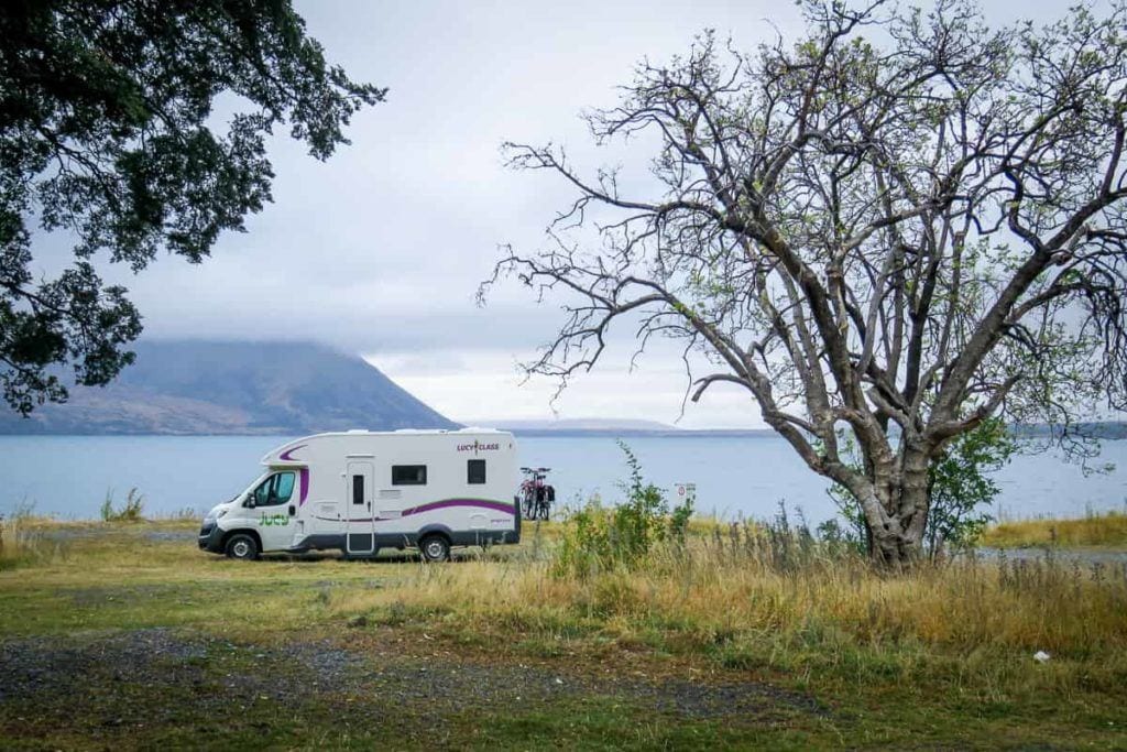 Round Bush DOC camping ground on the shores of Lake Ohau