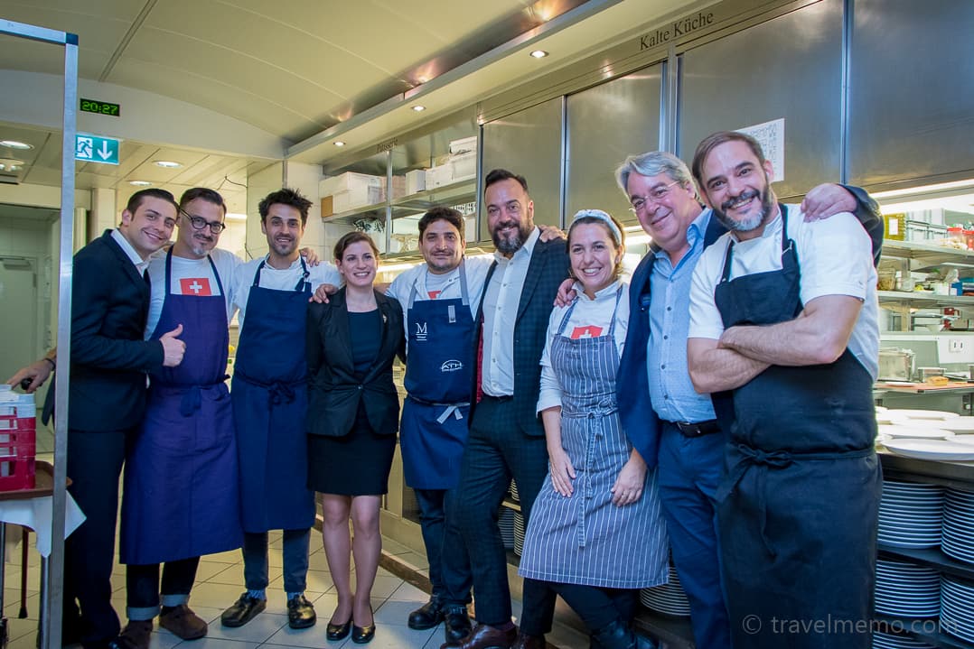 The Diez Manos pose with Restaurant manager, sommelière, barman and Gustofestival founder