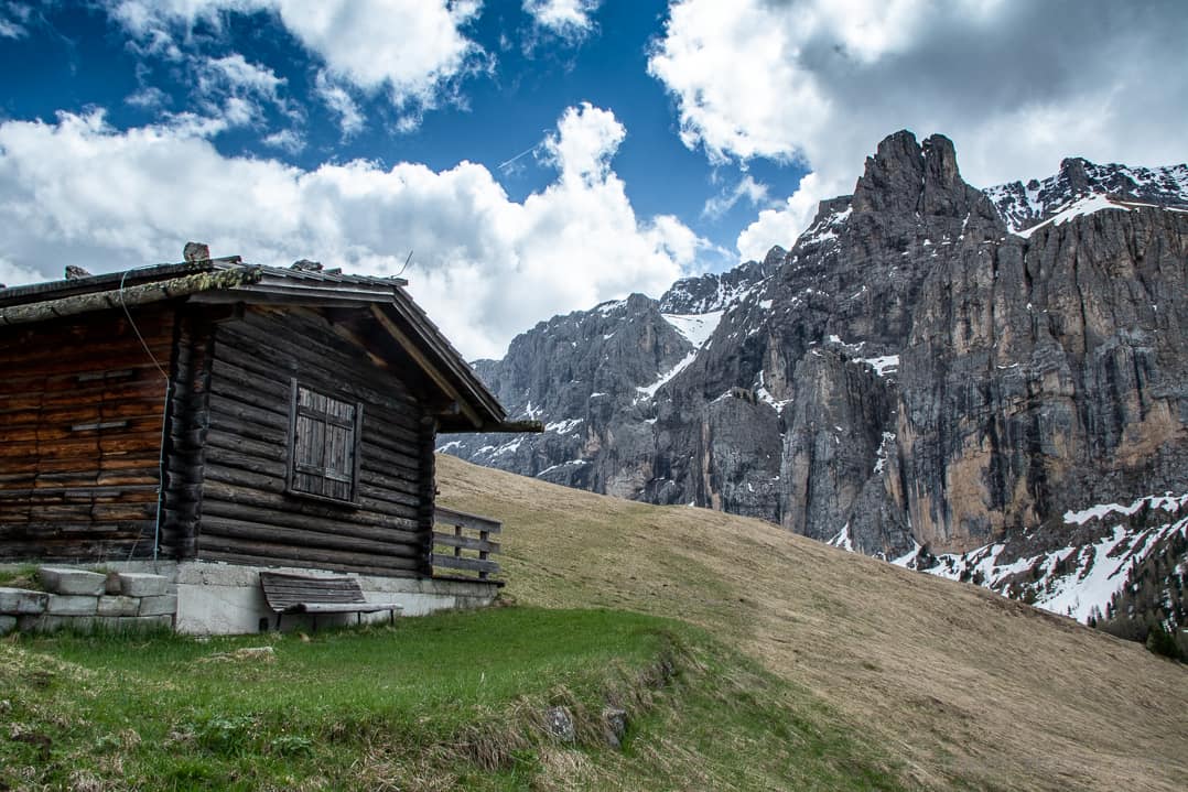Hut with view of the Sella Group