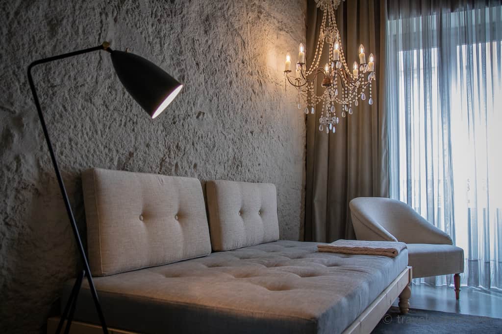 Couch and chandelier in the hotel Armazém