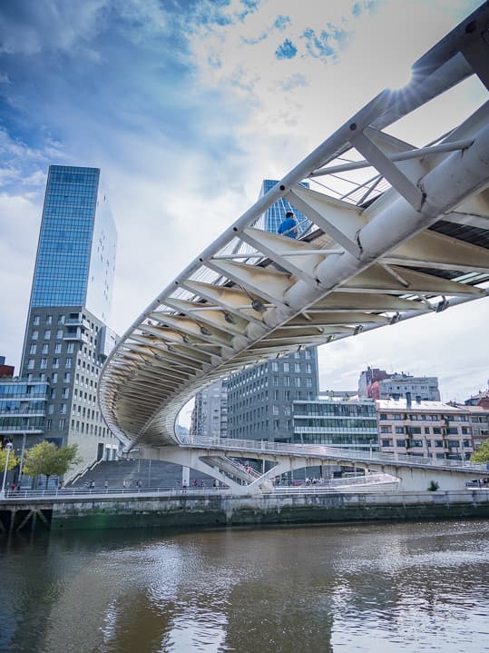 Santiago Calatrava’s Zubizuri bridge