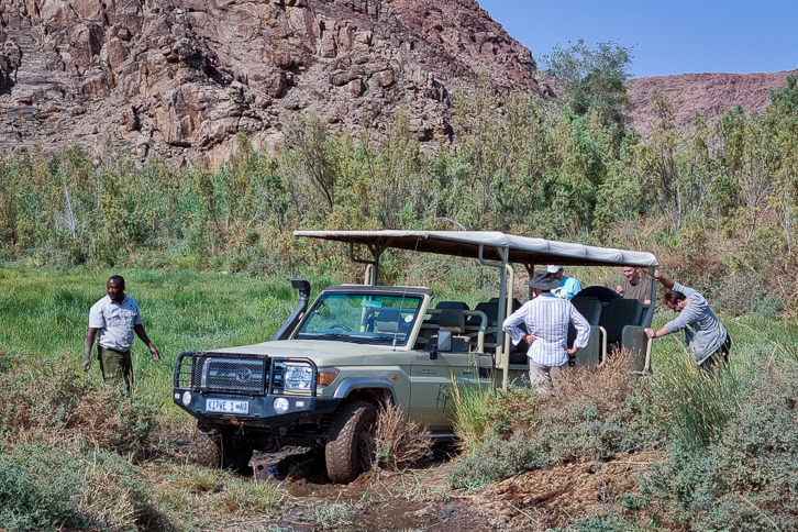 Tourists pushing Kipwe Camp's stuck safari jeep