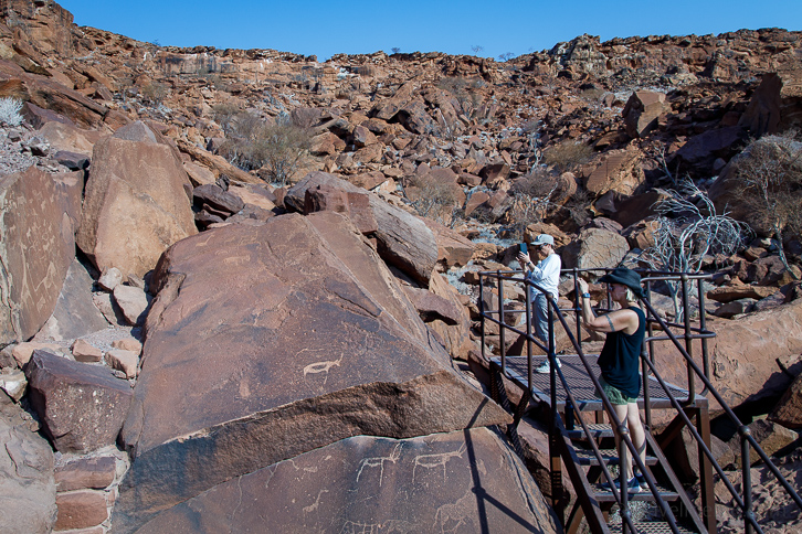 Katja and Carrie on the Twyfelfontein rock engravings visitor platform