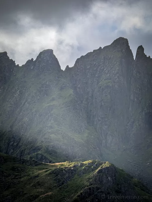 Mountains near Ballstad in the glancing light
