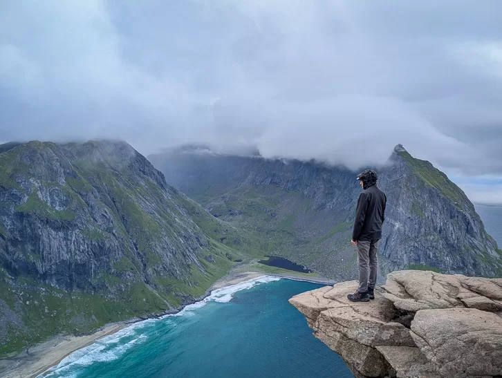Walter on the Ryten rocky outcrop high above Kvalvika Bay